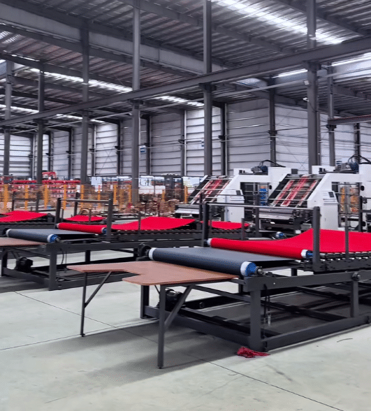 Conveyor system and processing unit for a high-speed laminating machine. The red conveyor belt ensures smooth board transportation, a key link in achieving automated continuous production.