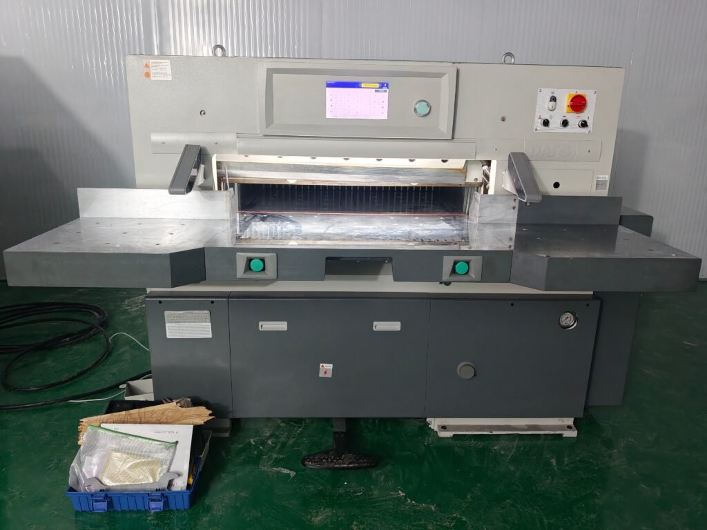DAI'S programmable hydraulic paper cutting machine with dual start buttons