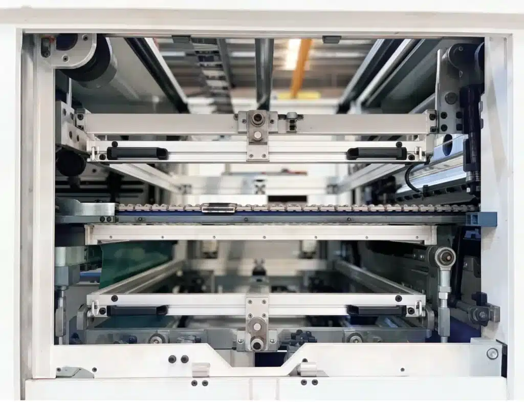High precision flatbed die cutting system for carton packaging production
