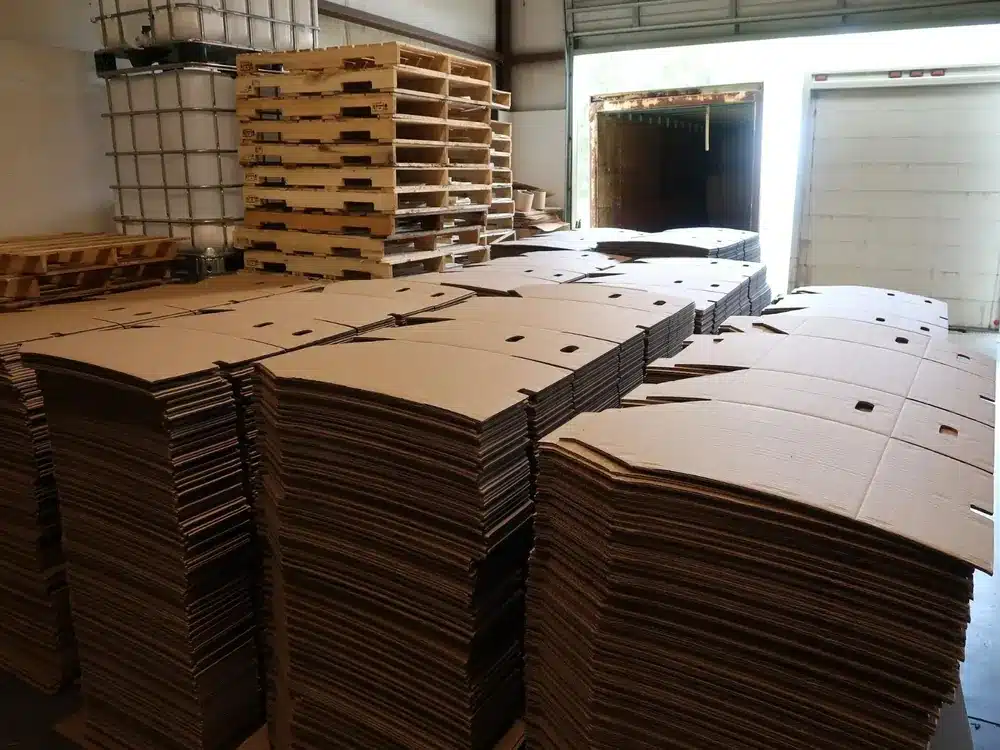 Automatic laminating machine for e-commerce and shipping corrugated cartons