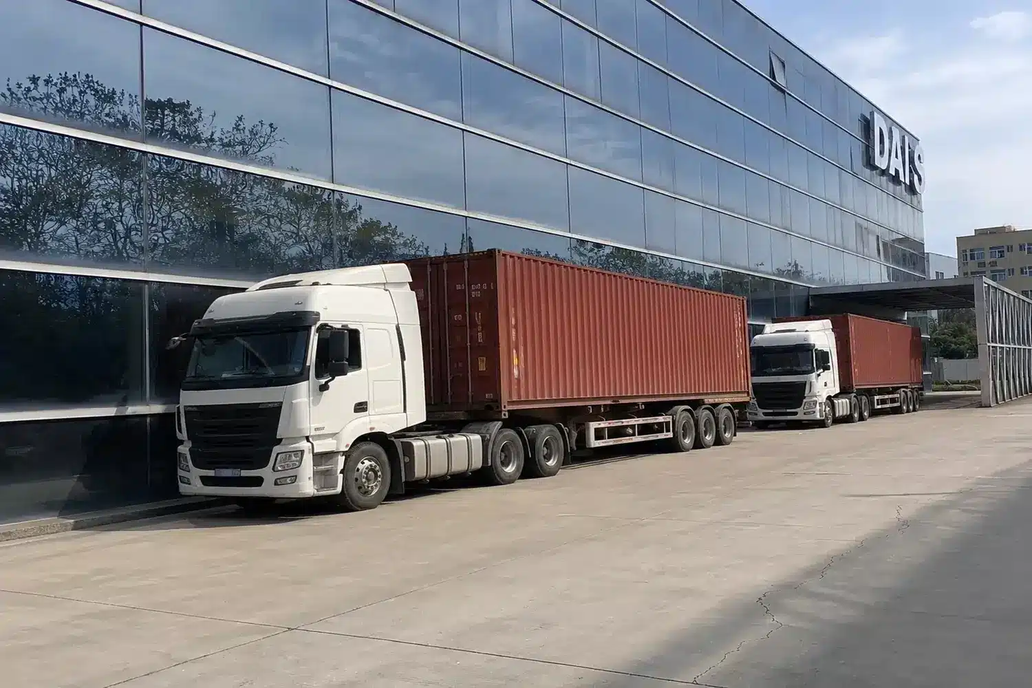 DS-1650SO automatic laminating machine container loading and shipment from DAIS factory