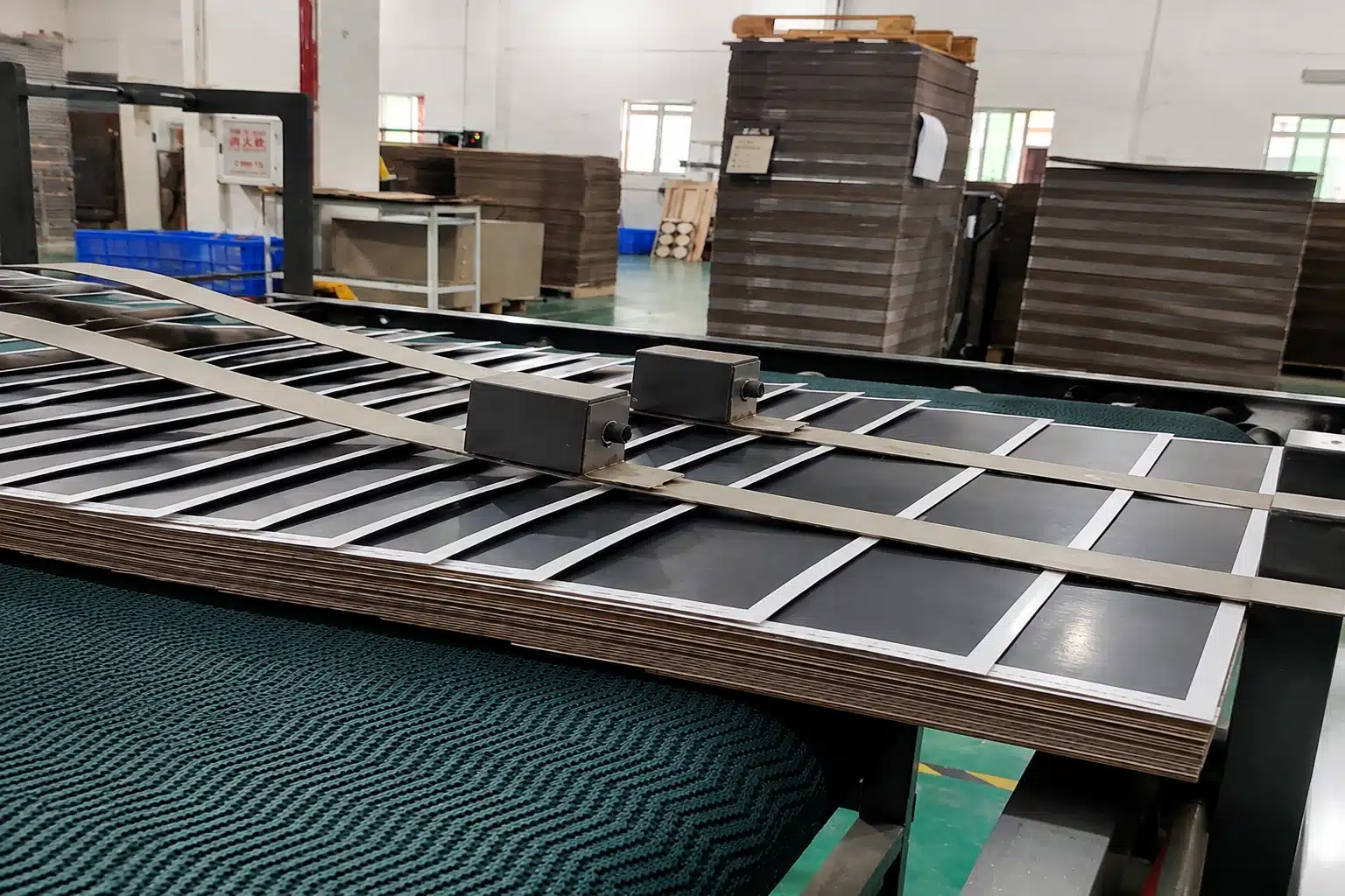 DS-1650SO automatic laminating machine paper delivery and sheet alignment system